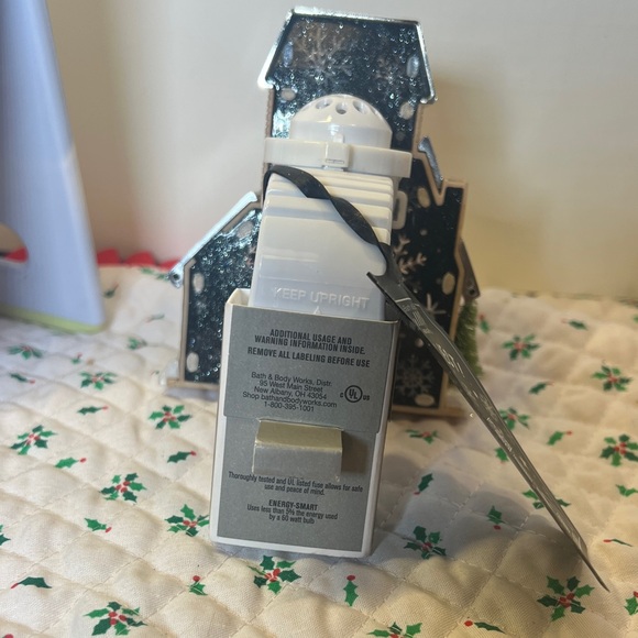 Bath & Body Works Wallflowers Holiday Village Light PROJECTOR Fragrance Plug-In - Picture 4 of 6